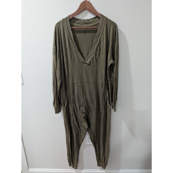Natural Life Green Plunge Jumpsuit Oversized - Picture 2 of 4